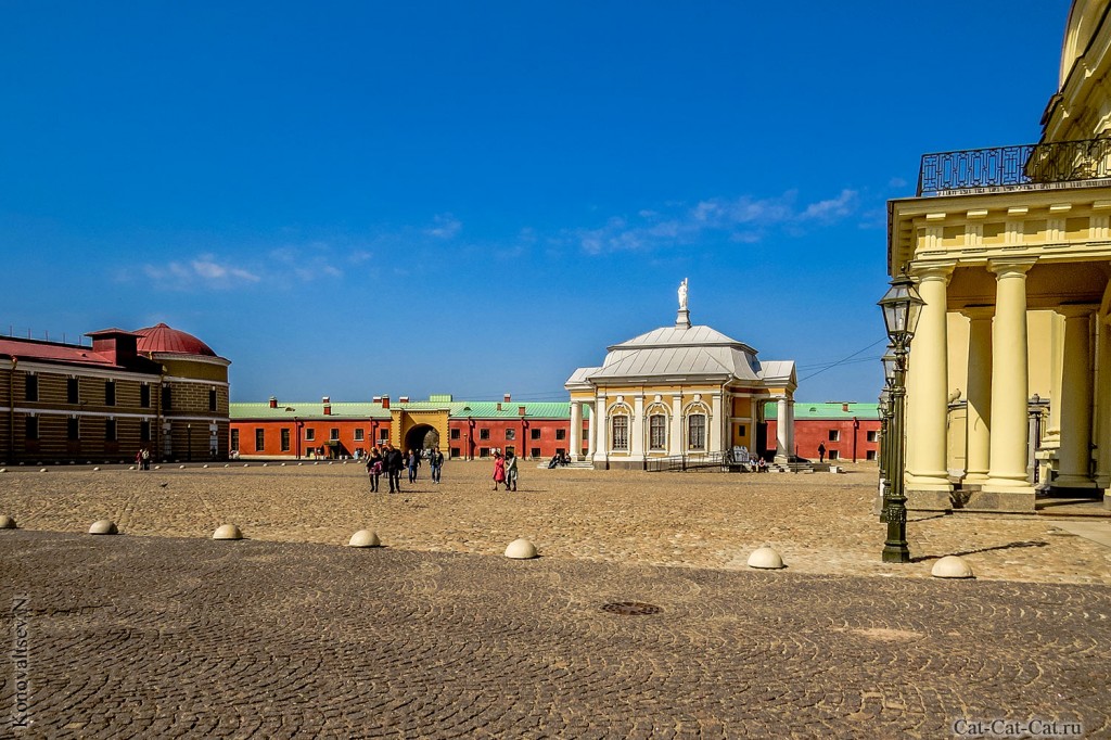 Соборная площадь и Ботный дом Петропавловской крепости