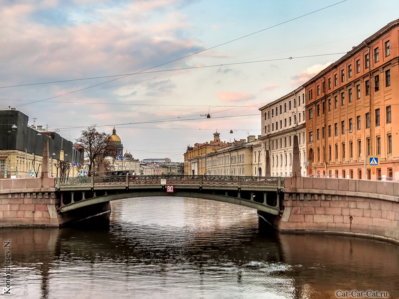 Поцелуева моста в петербурге. Поцелуев мост в Санкт-Петербурге. Наб. реки мойки. Поцелуев мост. "Поцелуев мост Петербург". Санкт-Петербург мойка поцелуев мост.