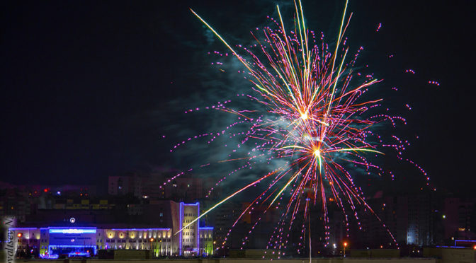 Ночной Ульяновск с высоты и новогодний фейерверк